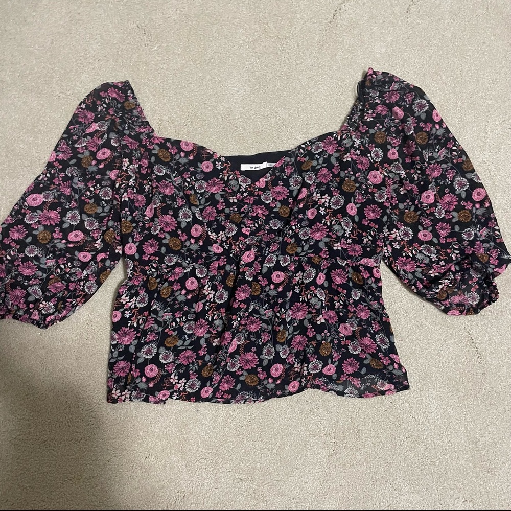 MUST BUNDLE 🍒 NWT top